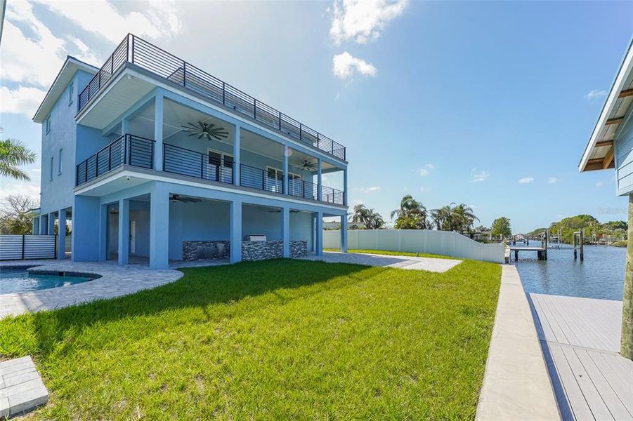 Exterior details and patio area of a home in , Tampa (Image 30).