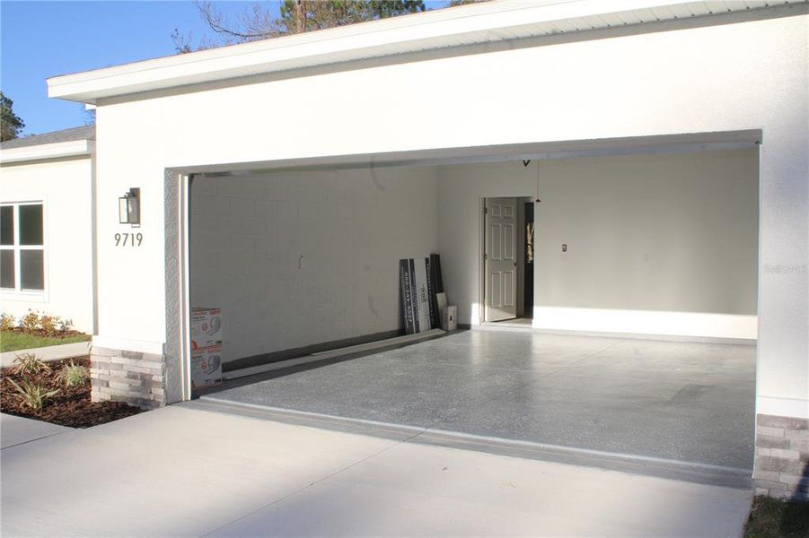 Exterior details and patio area of a home in , Citrus Springs (Image 24).