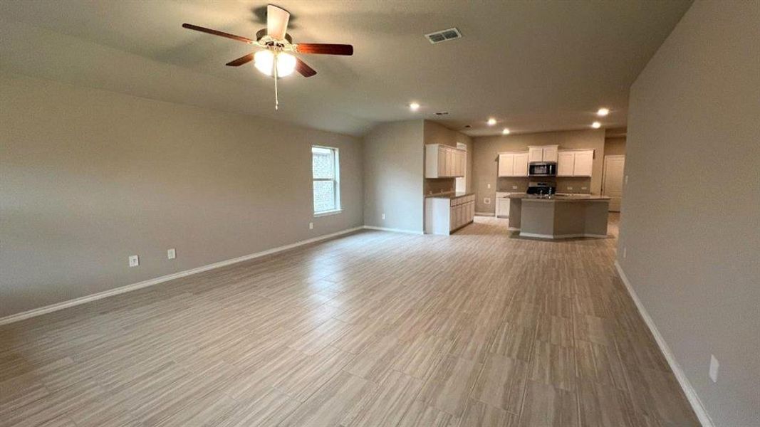 Spacious, unfurnished interior of a new home in Rosewood at Beltmill, Fort Worth (Image 16).