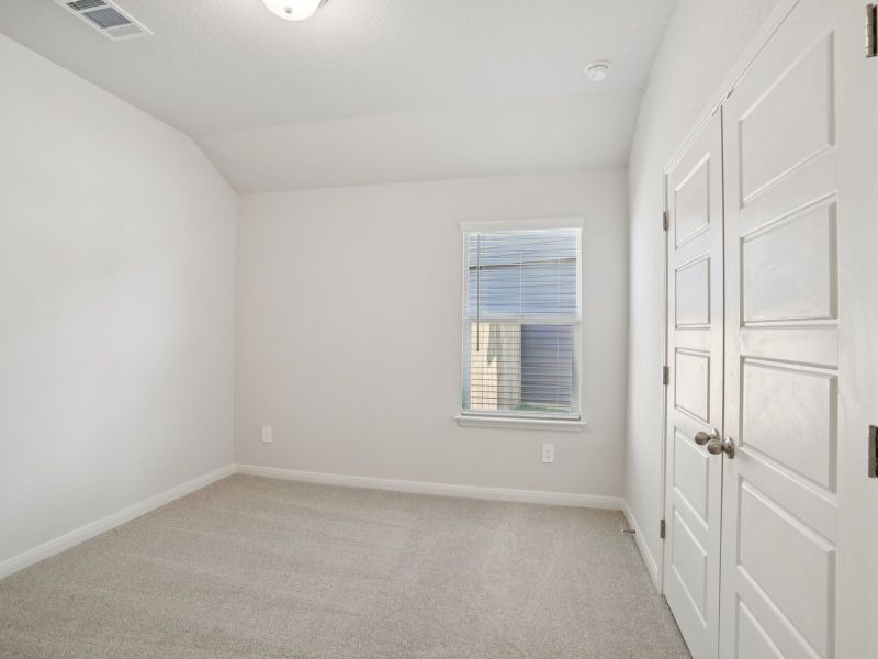 Spacious, unfurnished interior of a new home in Arcadia Ridge - Classic Series, San Antonio (Image 22).