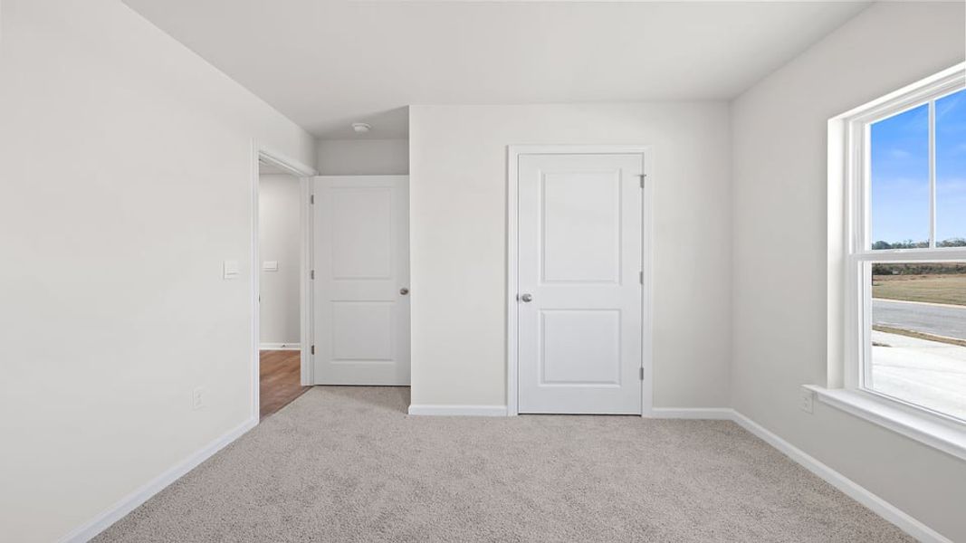 Spacious, unfurnished interior of a new home in Cloverdale Hills, Piedmont (Image 15).