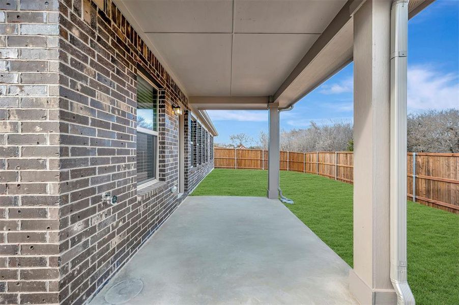 Exterior details and patio area of a home in ValleyBrooke, Mesquite (Image 22).