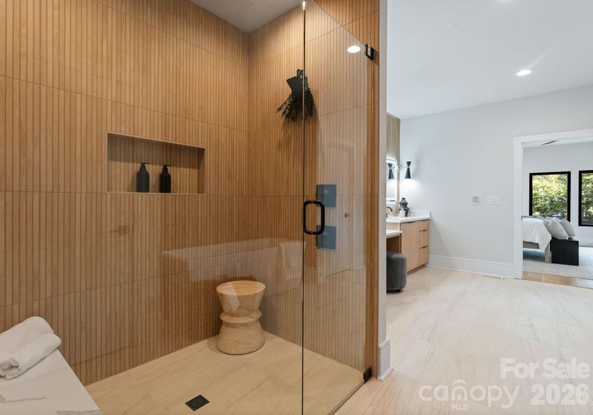 Photo is a representation of similar property Photo is a representation of similar property