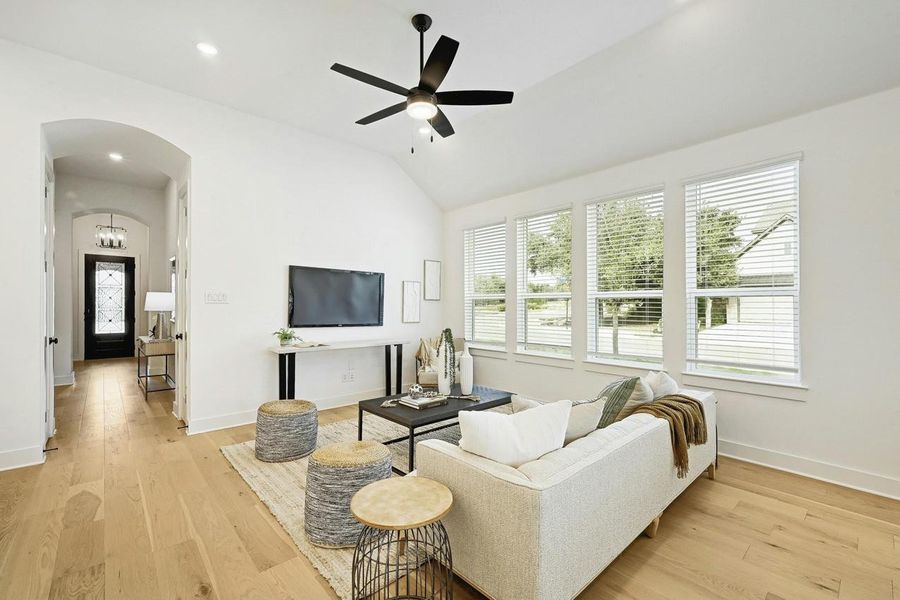 Furnished interior view inside a new home in Evergreen, Conroe (Image 11).