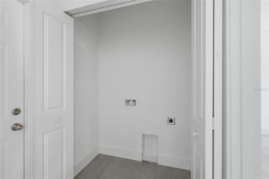 Spacious, unfurnished interior of a new home in , Port Charlotte (Image 25).