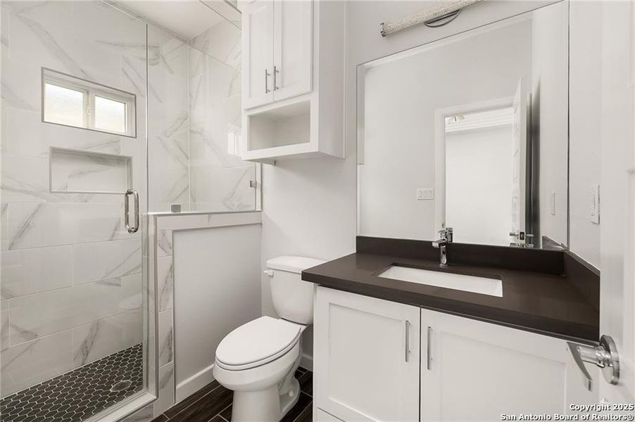 Furnished interior view inside a new home in , Weslaco (Image 4).