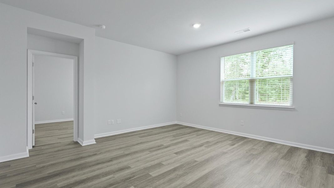 Spacious, unfurnished interior of a new home in Carolina Groves, Moncks Corner (Image 11).