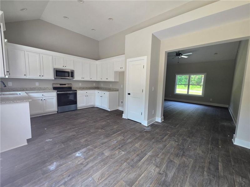 Image 10 of a home in .
