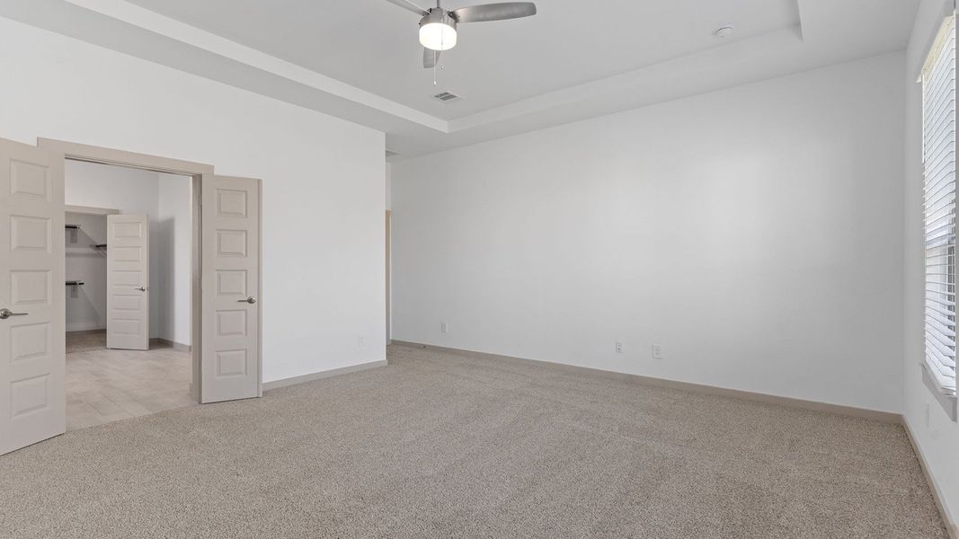 Representative unfurnished interior of a home built from the Plan by D.R. Horton in Davis Harbor, League City (Image 20).