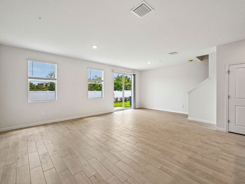 Spacious, unfurnished interior of a new home in Tidewater, Fort Pierce (Image 13).