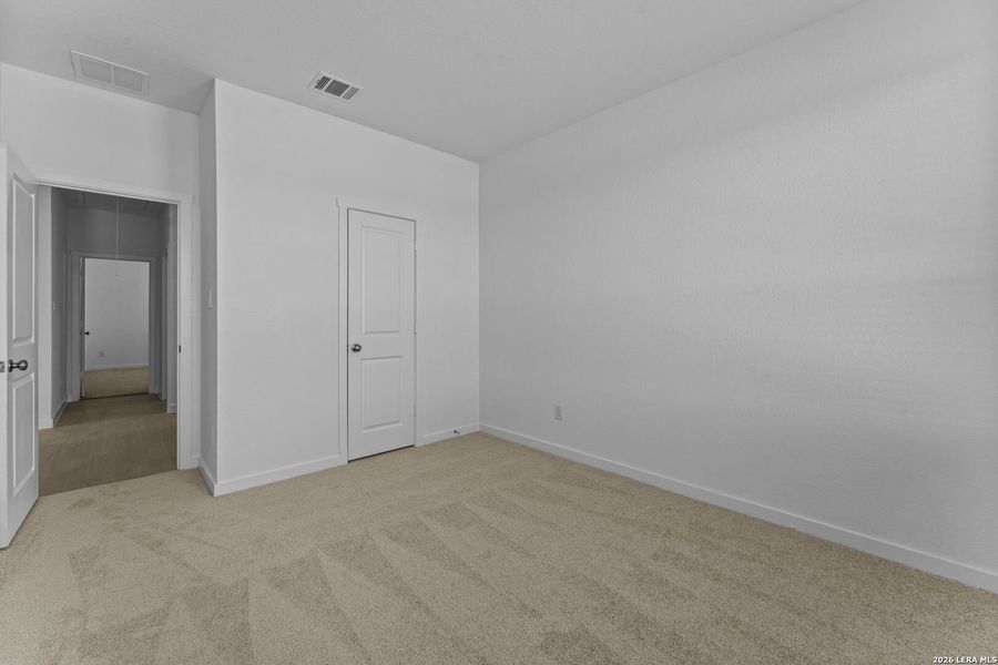 Spacious, unfurnished interior of a new home in Grace Valley, Cibolo (Image 28).