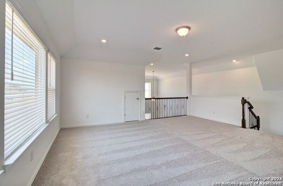 Spacious, unfurnished interior of a new home in Veramendi, New Braunfels (Image 21).