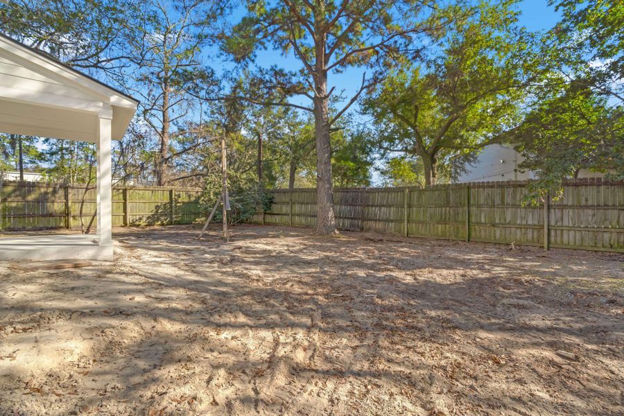 Exterior details and patio area of a home in , Charleston (Image 4).