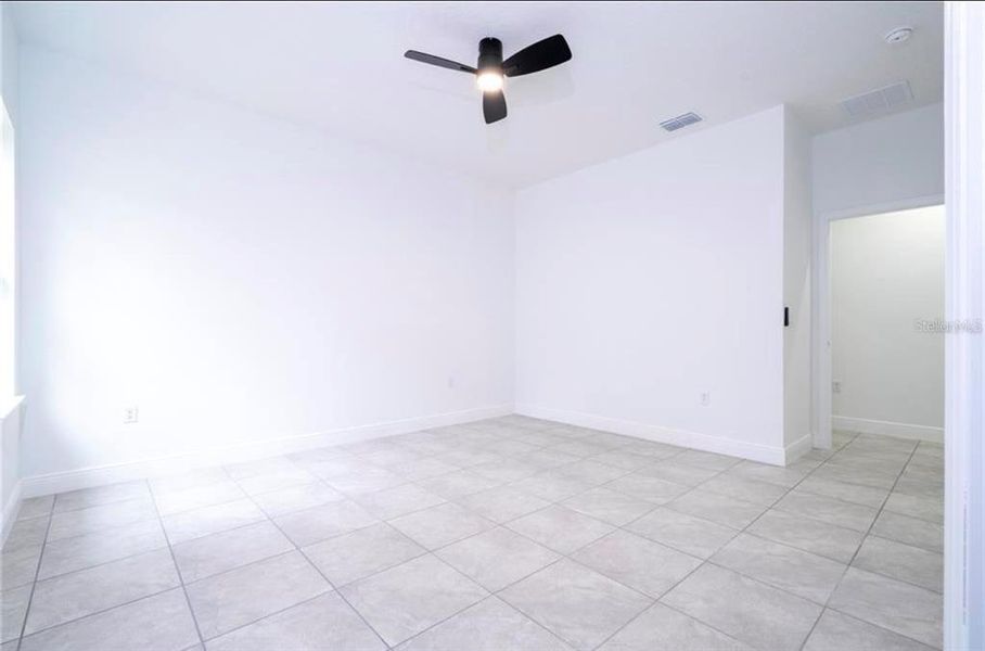 Spacious, unfurnished interior of a new home in , Citrus Springs (Image 37).
