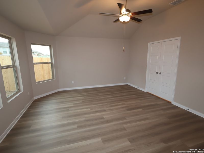 Spacious, unfurnished interior of a new home in Greenspoint Heights, Seguin (Image 24).