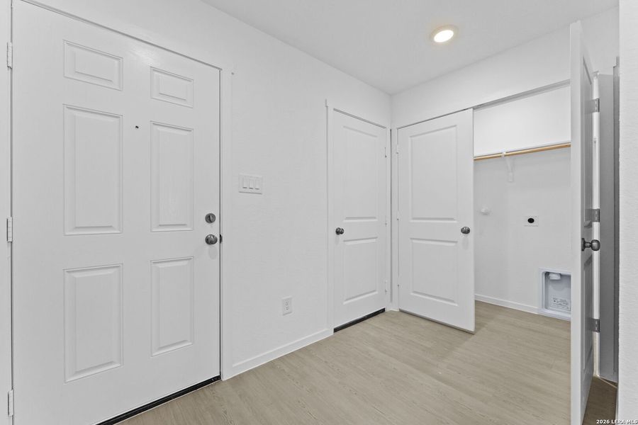 Spacious, unfurnished interior of a new home in Spring Grove, San Antonio (Image 19).