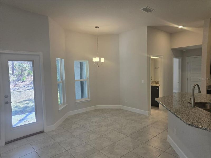 Spacious, unfurnished interior of a new home in Sugarmill Woods, Homosassa (Image 13).