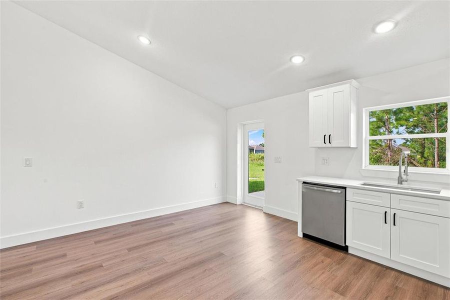 Spacious, unfurnished interior of a new home in , Sebring (Image 14).