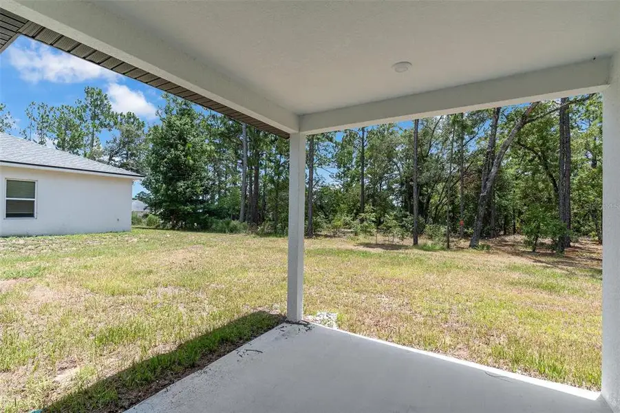 Exterior details and patio area of a home in , Citrus Springs (Image 25).