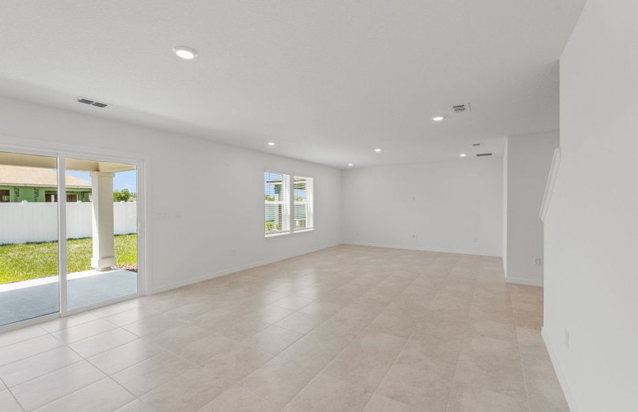 Spacious, unfurnished interior of a new home in Wells Landing, Jacksonville (Image 10).