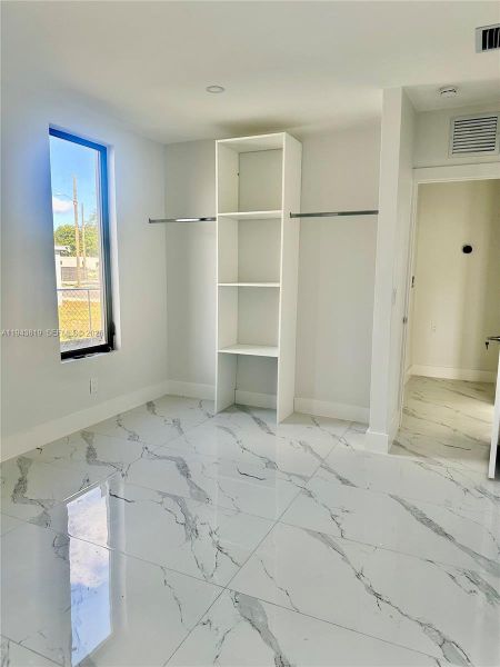 Spacious, unfurnished interior of a new home in , Florida City (Image 8).