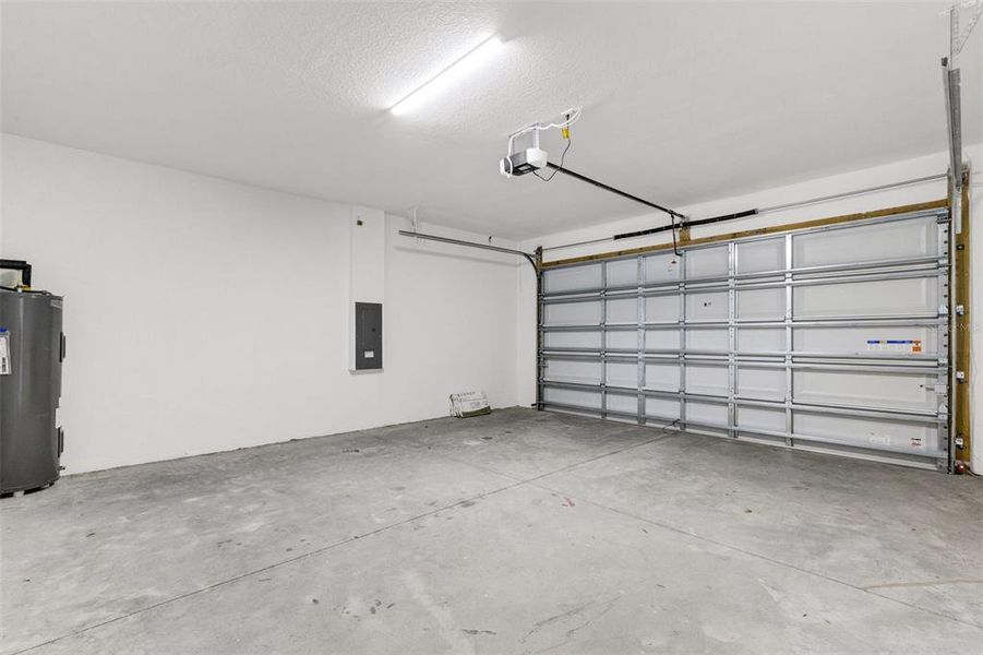 Spacious, unfurnished interior of a new home in , Tampa (Image 50).