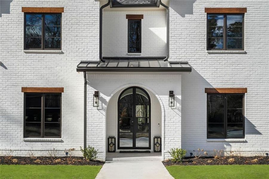 Exterior details and patio area of a home in , Alpharetta (Image 4).