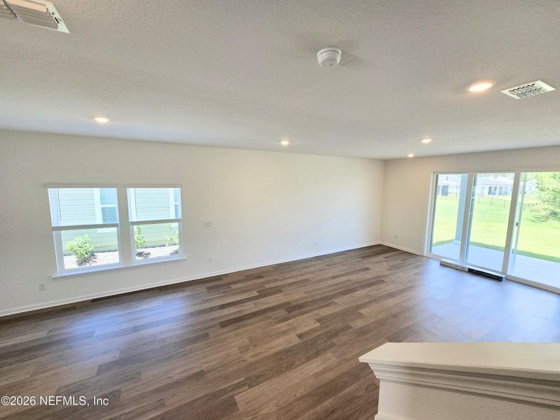 Spacious, unfurnished interior of a new home in Hyland Trail, Green Cove Springs (Image 59).