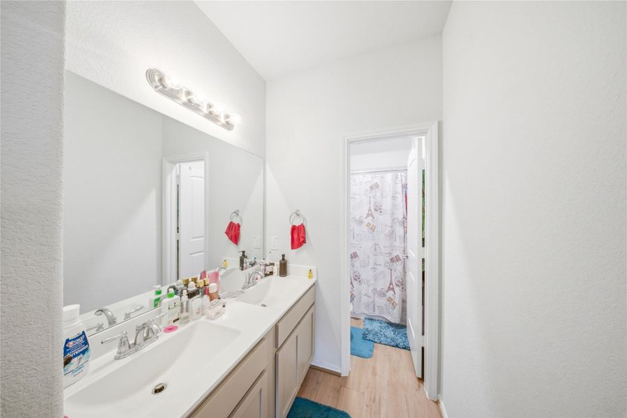 Furnished interior view inside a new home in Sierra Vista, Iowa Colony (Image 29).