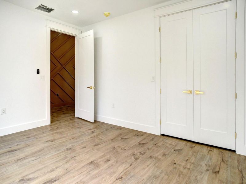 Spacious, unfurnished interior of a new home in , Bastrop (Image 19).