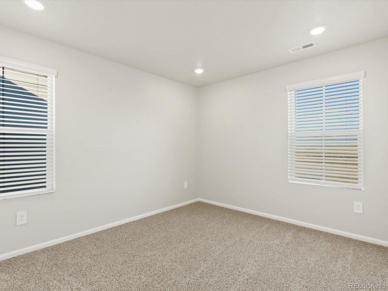 Spacious, unfurnished interior of a new home in Horizon Uptown: The Mountain Collection, Aurora (Image 15). Spacious, unfurnished interior of a new home in Horizon Uptown: The Mountain Collection, Aurora (Image 15).