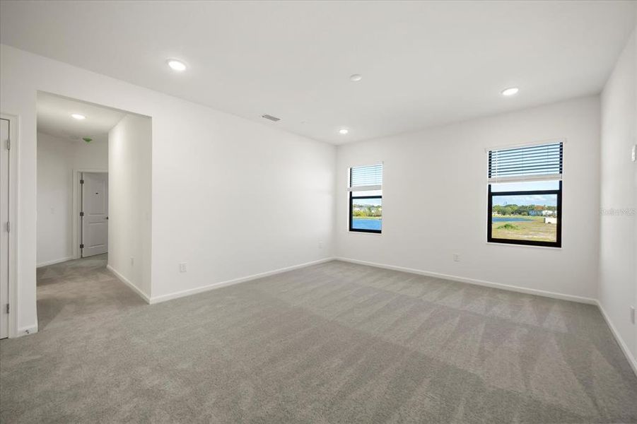 Spacious, unfurnished interior of a new home in , Orlando (Image 43).