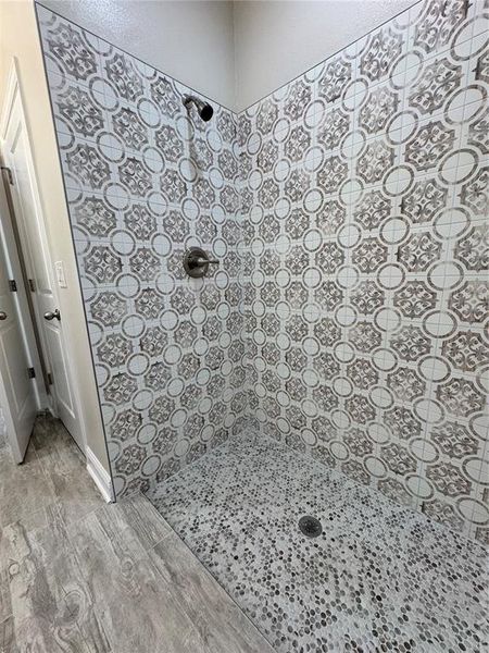 Close-up of interior finishes inside a home in , Dade City (Image 31).