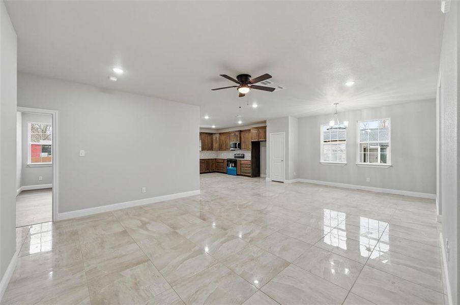 Spacious, unfurnished interior of a new home in , Cleburne (Image 12).