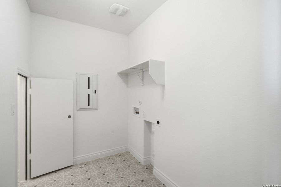Spacious, unfurnished interior of a new home in Bison Ridge, San Antonio (Image 34). Spacious, unfurnished interior of a new home in Bison Ridge, San Antonio (Image 34).