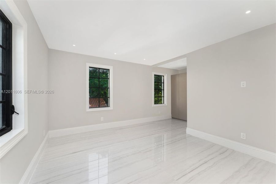 Spacious, unfurnished interior of a new home in , Miami (Image 47).