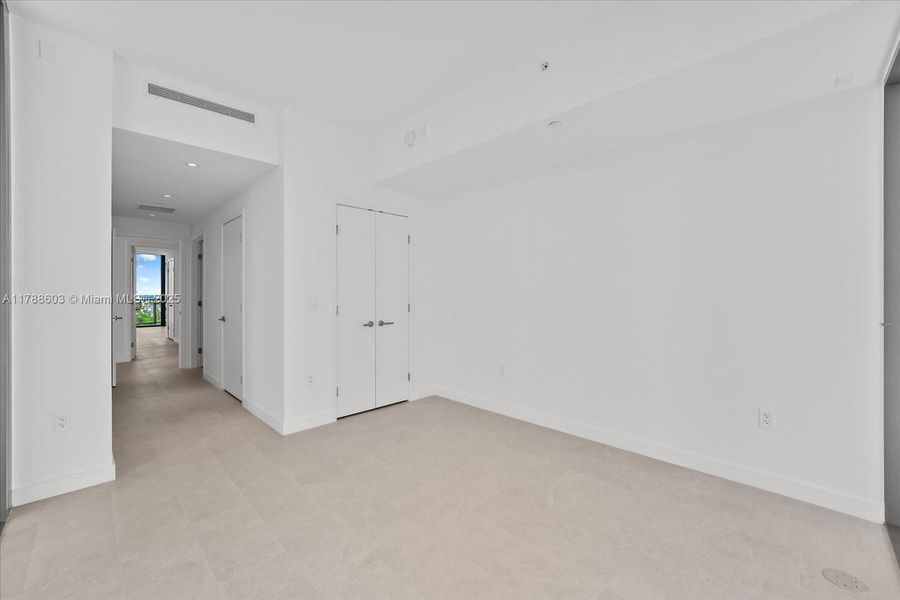 Spacious, unfurnished interior of a new home in Five Park, Miami Beach (Image 11). Spacious, unfurnished interior of a new home in Five Park, Miami Beach (Image 11).