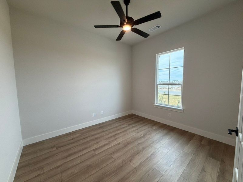 Spacious, unfurnished interior of a new home in Eagle Ridge Estates, Weatherford (Image 11).