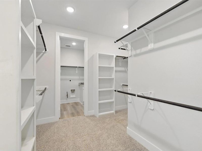 Spacious, unfurnished interior of a new home in Lago Mar, Texas City (Image 30).