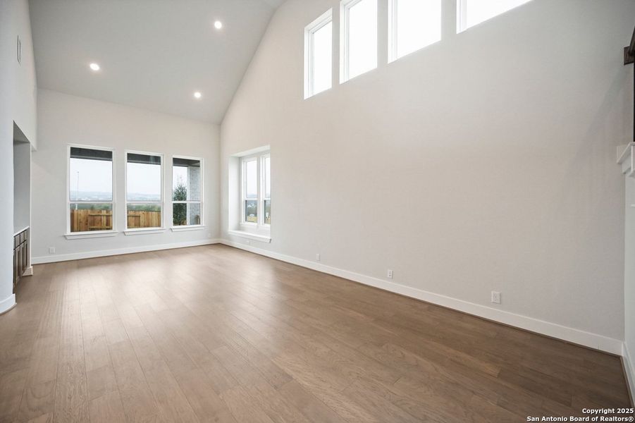 Spacious, unfurnished interior of a new home in Homestead, Schertz (Image 14).