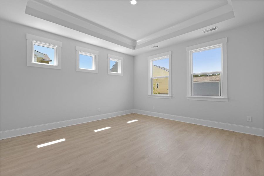 Spacious, unfurnished interior of a new home in Sheep Island, Summerville (Image 15).