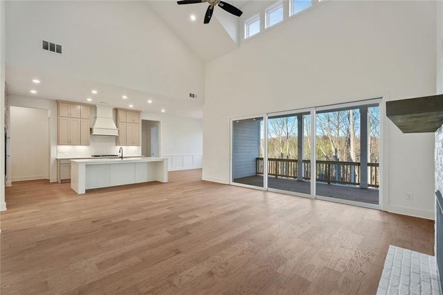 Spacious, unfurnished interior of a new home in Long Hollow Landing, Gainesville (Image 25).