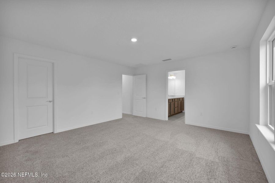 Spacious, unfurnished interior of a new home in Hyland Trail, Green Cove Springs (Image 32).
