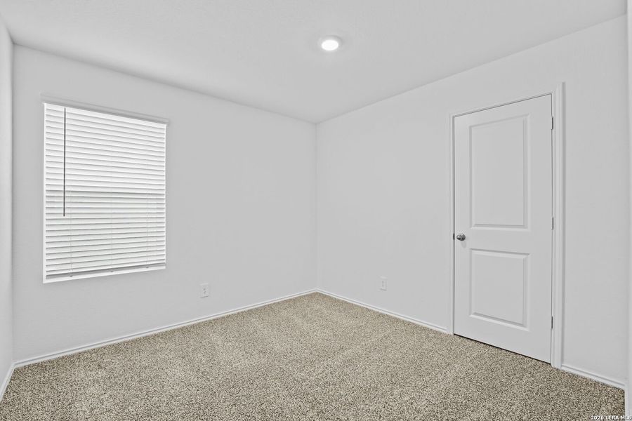 Spacious, unfurnished interior of a new home in Avenida, Converse (Image 11).