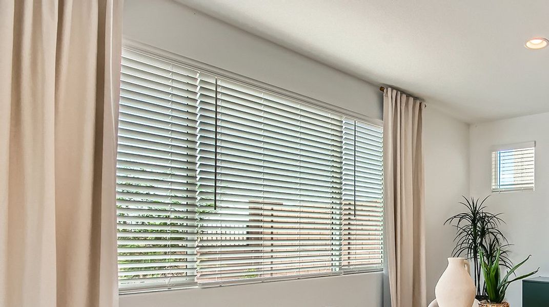 Pic EI Faux Wood Blinds