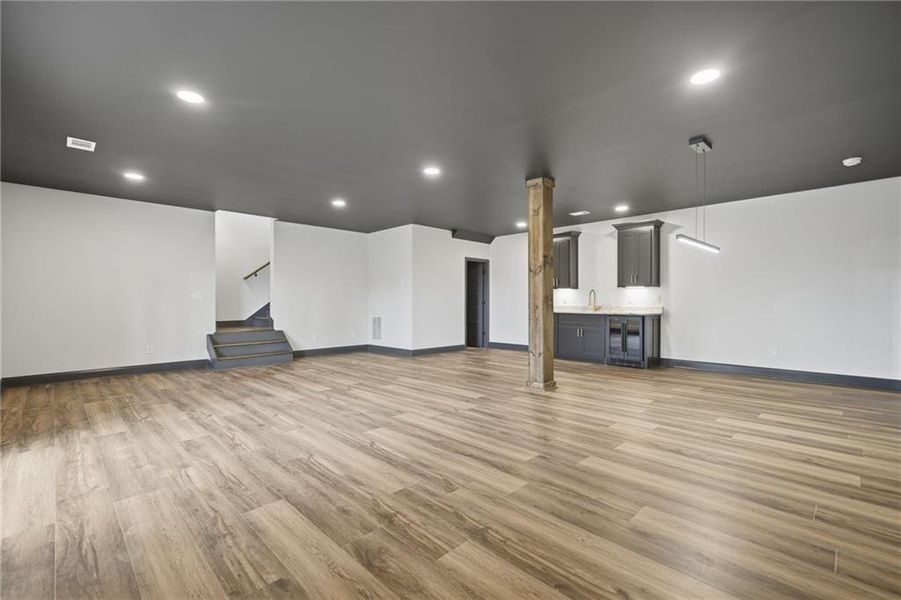 Spacious, unfurnished interior of a new home in , Jasper (Image 27).
