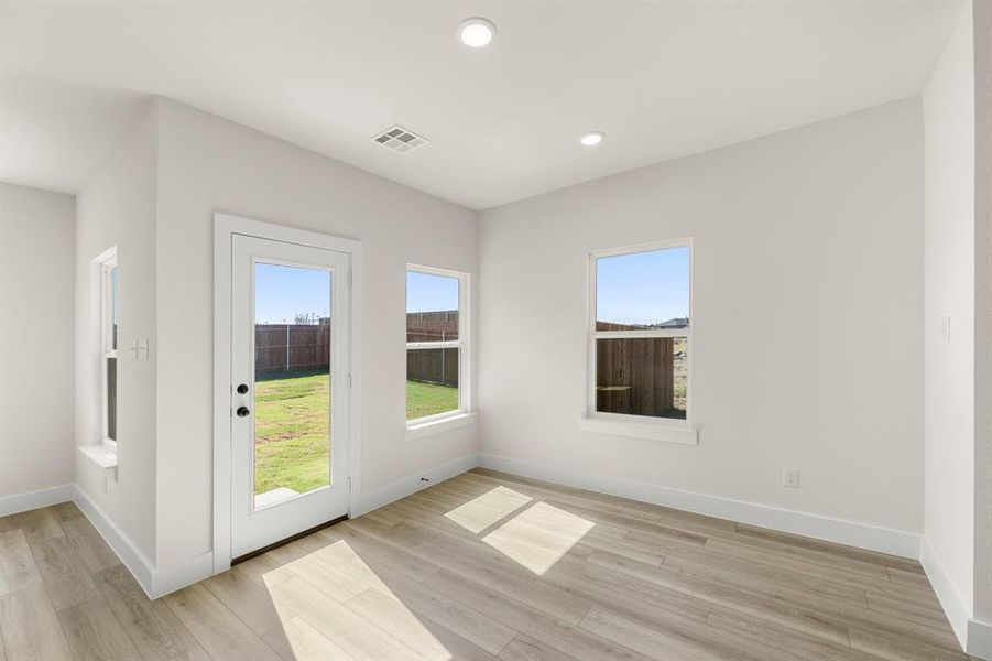 09. 2900 Woodbrook - Dining