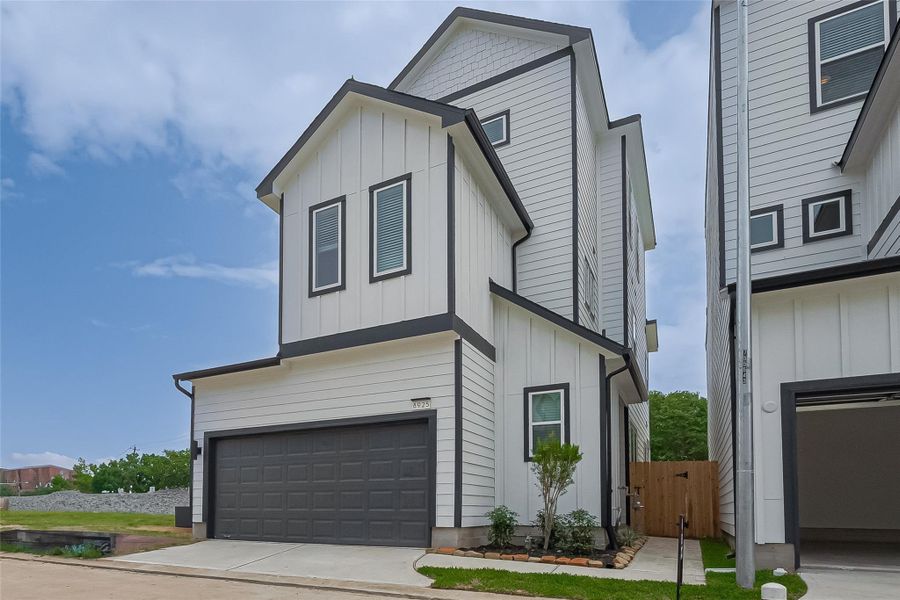 Front exterior of a new home in Regents Court, Houston, TX, highlighting curb appeal (Image 29).
