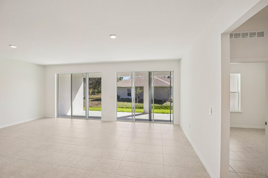 Spacious, unfurnished interior of a new home in Marion Oaks, Ocala (Image 23).