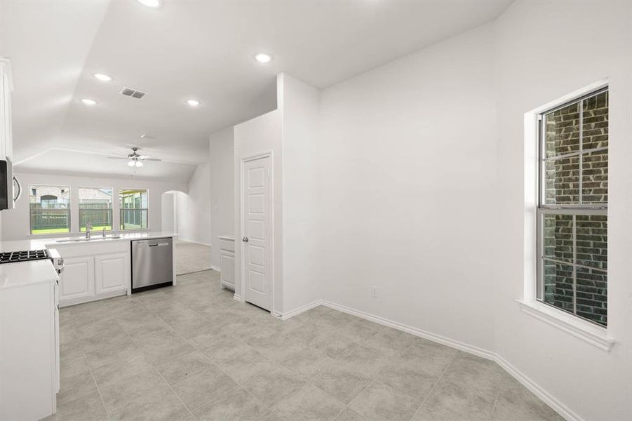 914 Madeiline- Dining-2